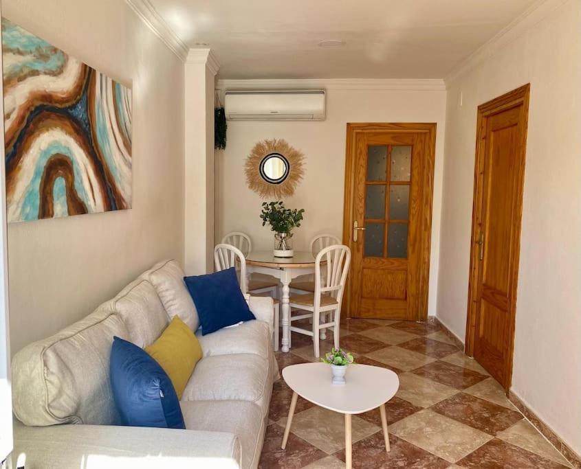 Casa Encantadora Y Confortable En Malaga. Vakantiehuis